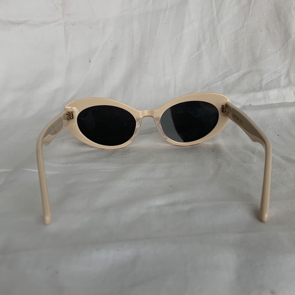 Christian Dior style sunglasses. White / beige / rosy cream colour - Picture 6 of 7